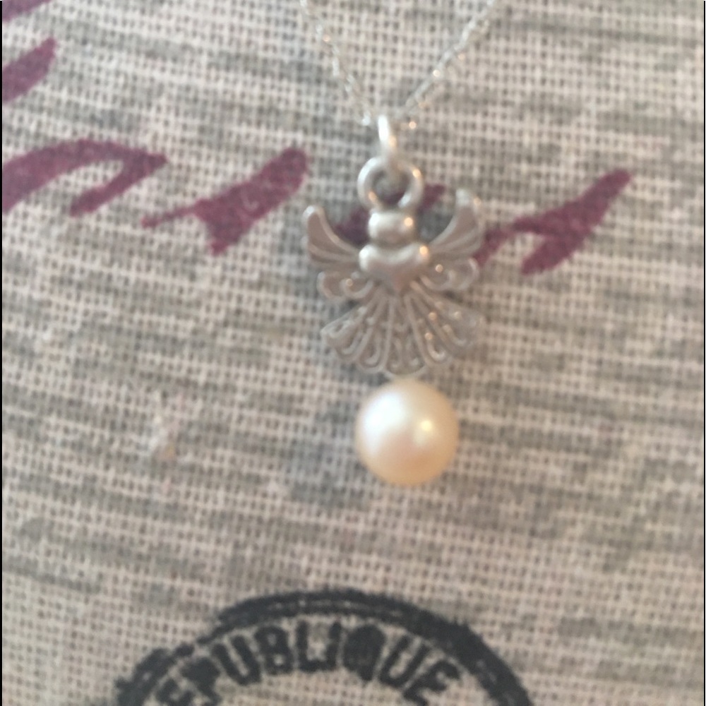 Vantel pearl angel necklace